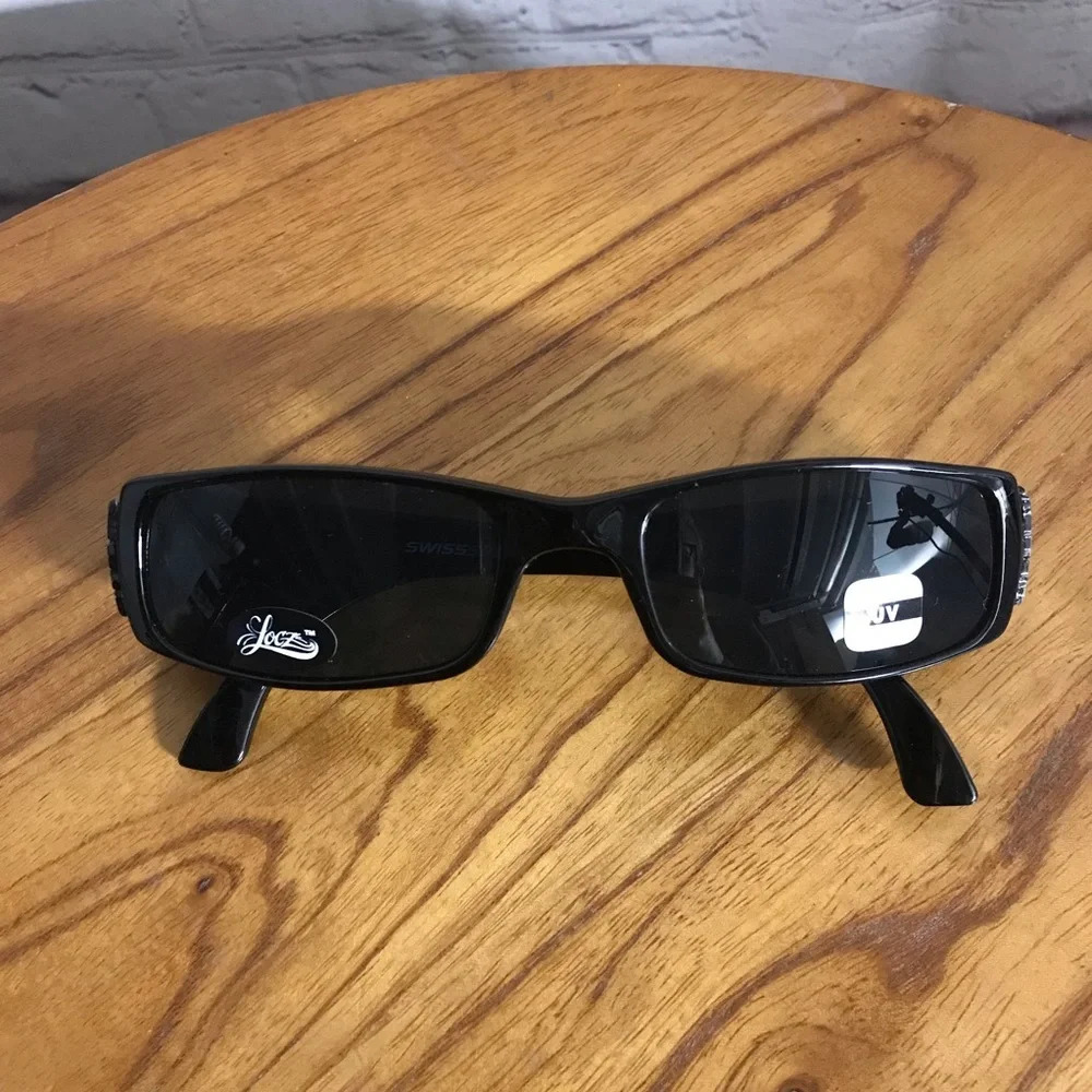 Women’s Black Frame Fashion Sunglasses - Picture 7 of 8